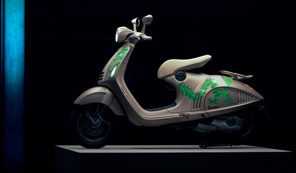 Presentata la Vespa 946 Dragon, serie limitata con la “Varsity Jacket”