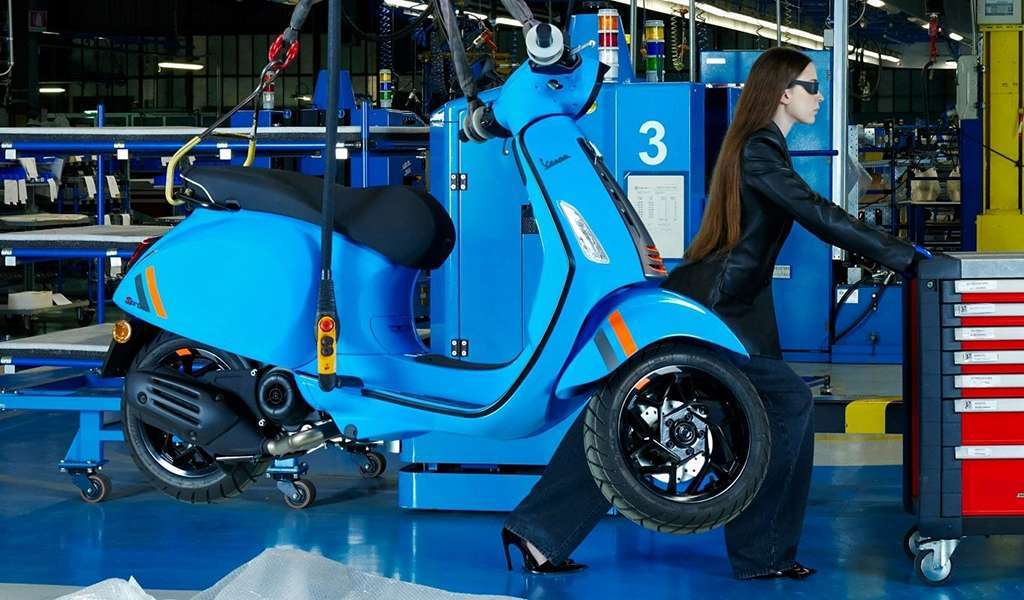 Sali a bordo di Vespa Sprint S: lo scooter dall’animo sportivo