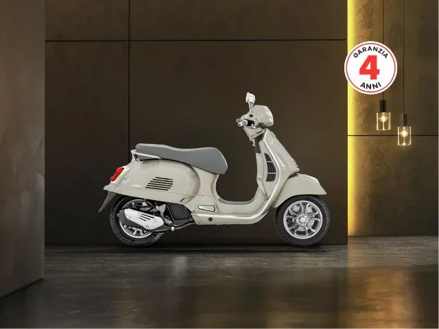 Nuova Vespa GTS chiavi in mano con bauletto incluso da 99,50€ al mese