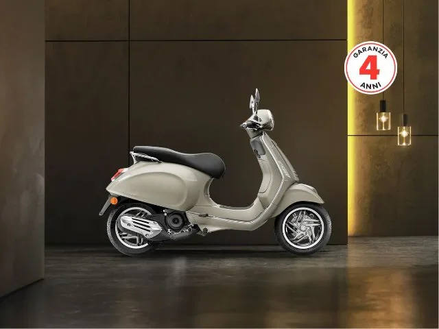 Vespa Primavera è tua chiavi in mano con bauletto incluso da 99,50€ al mese