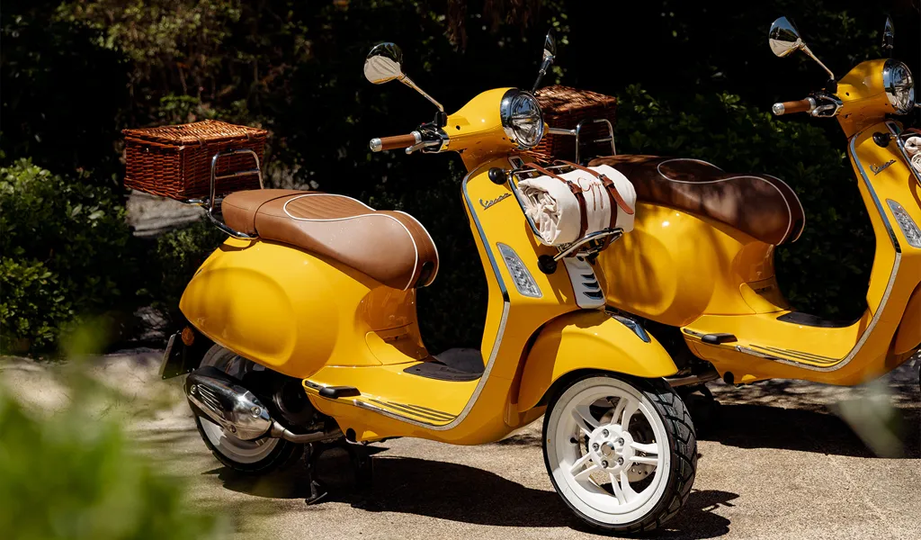 Vespa x Gigi: l’estate italiana tra libertà ed eleganza
